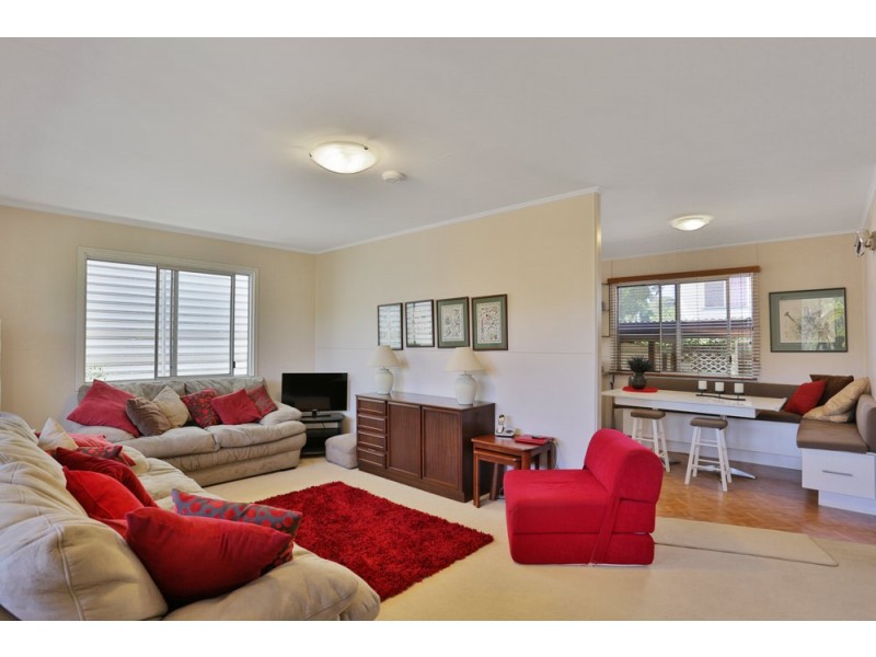 5 Hinton Street, Redcliffe QLD 4020