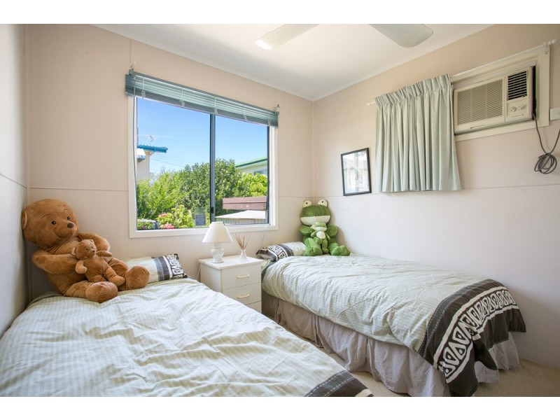 5 Hinton Street, Redcliffe QLD 4020