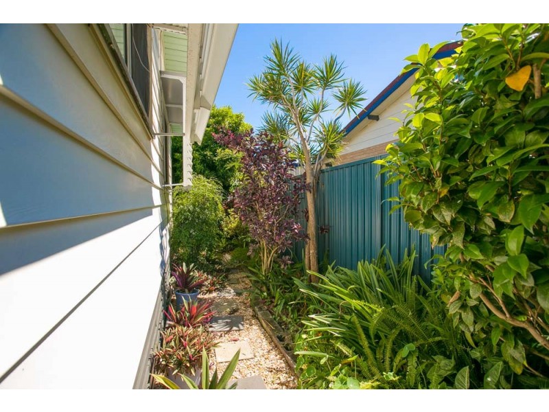5 Hinton Street, Redcliffe QLD 4020