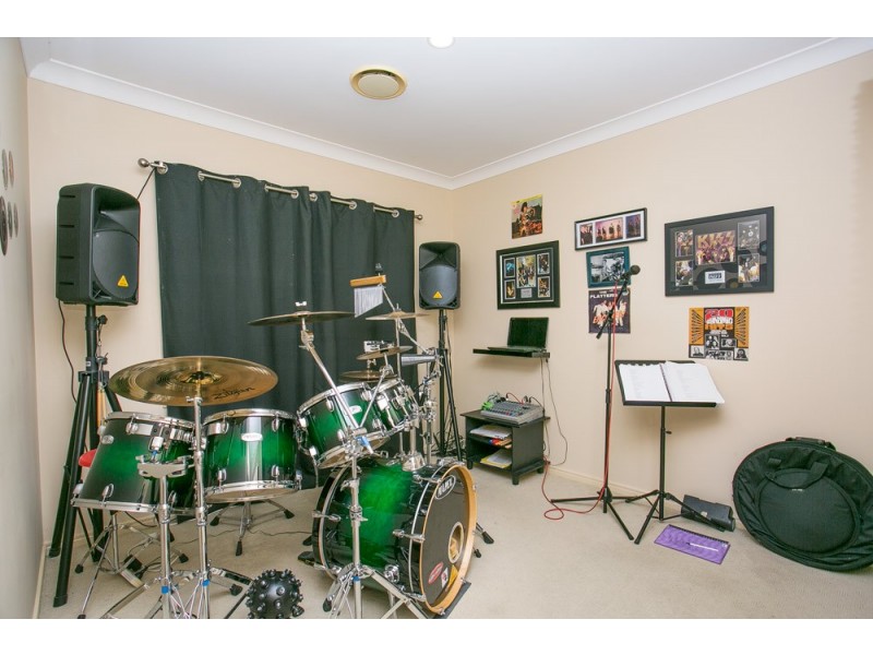 24 Amity Drive, Rothwell QLD 4022