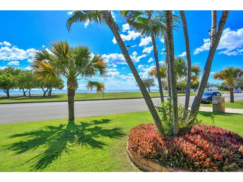 33 Endeavour Esplanade, Newport QLD 4020