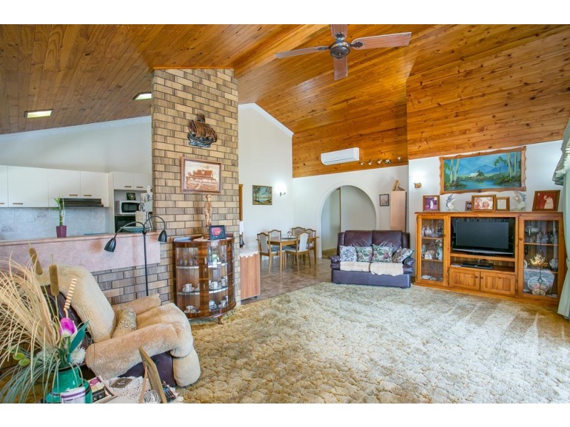 33 Endeavour Esplanade, Newport QLD 4020
