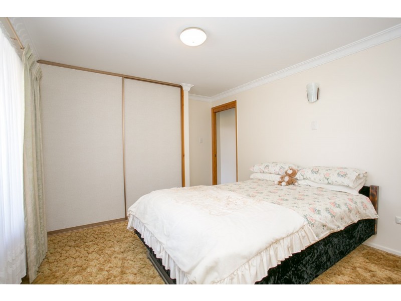33 Endeavour Esplanade, Newport QLD 4020