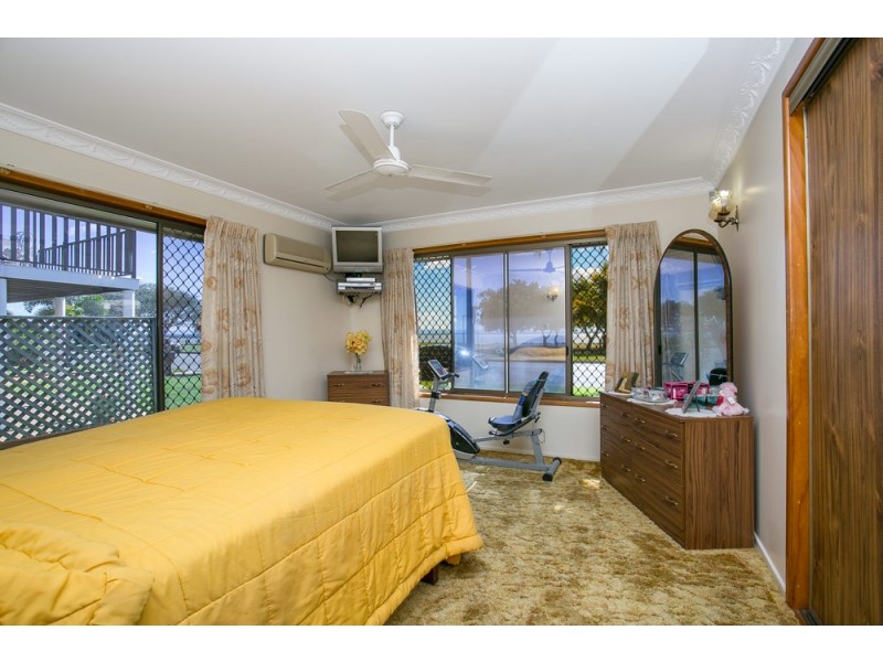 33 Endeavour Esplanade, Newport QLD 4020