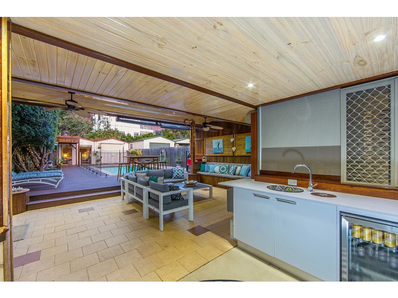 90 Seaville Avenue, Scarborough QLD 4020