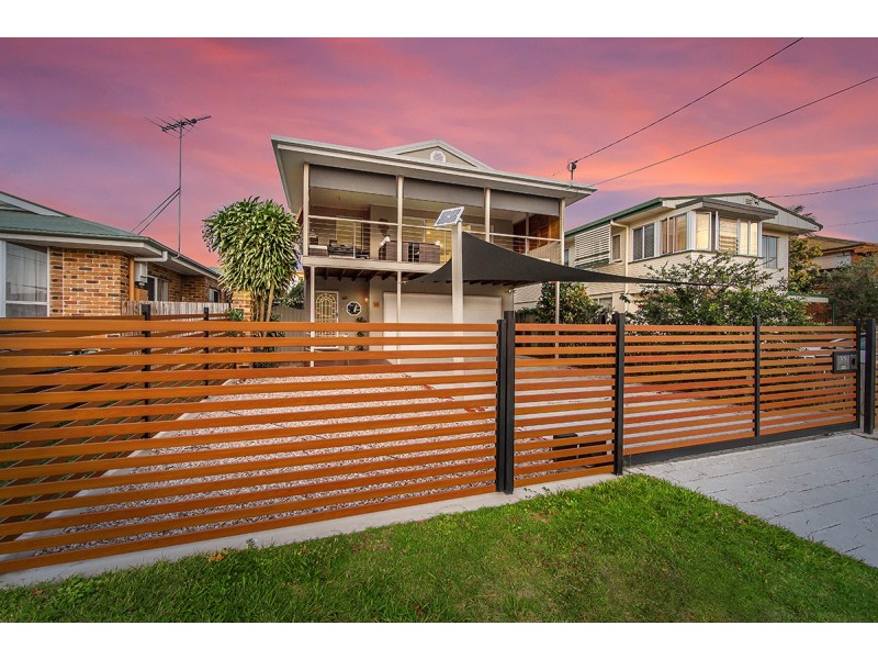90 Seaville Avenue, Scarborough QLD 4020