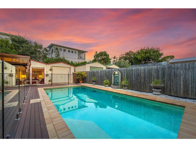 90 Seaville Avenue, Scarborough QLD 4020