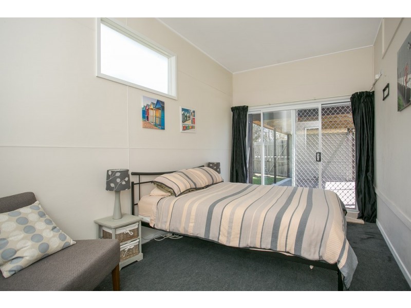 1 Henzell Street, Redcliffe QLD 4020