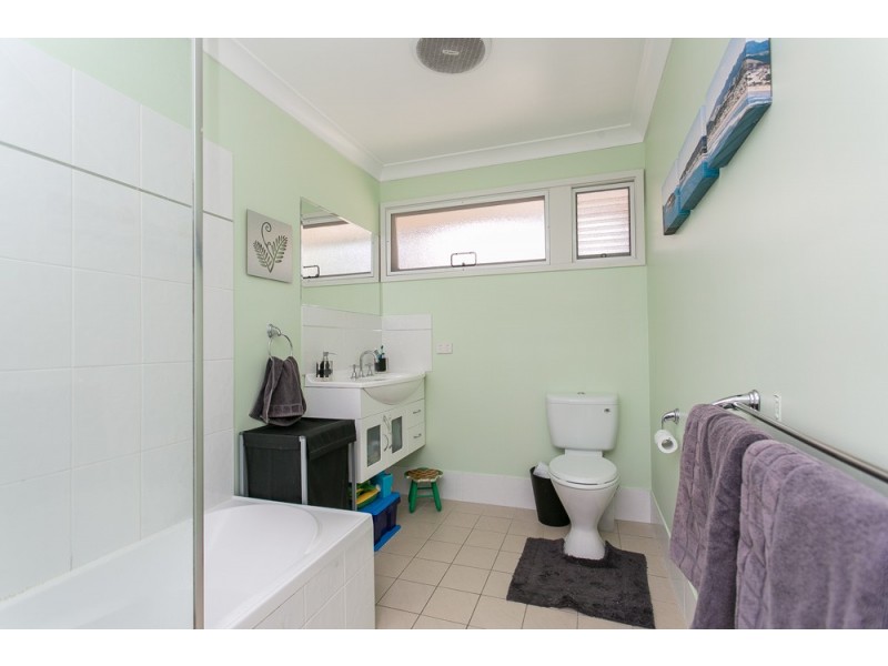 1 Henzell Street, Redcliffe QLD 4020