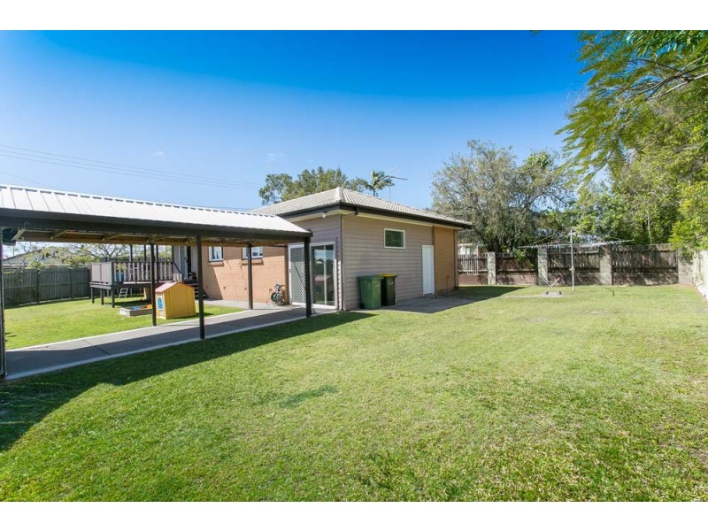 1 Henzell Street, Redcliffe QLD 4020