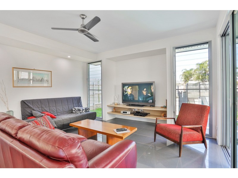 82 Seaville Avenue, Scarborough QLD 4020