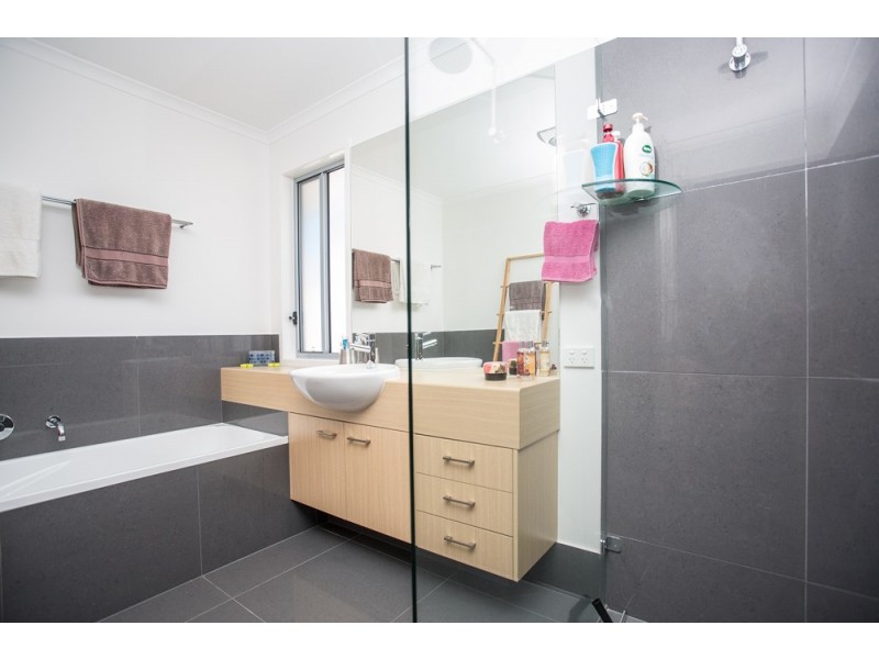 82 Seaville Avenue, Scarborough QLD 4020