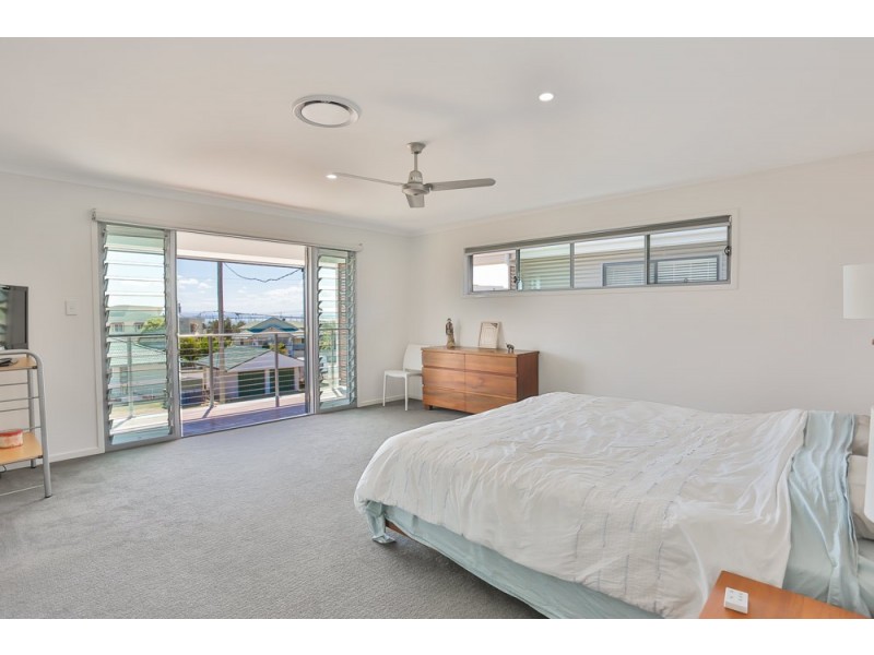 82 Seaville Avenue, Scarborough QLD 4020