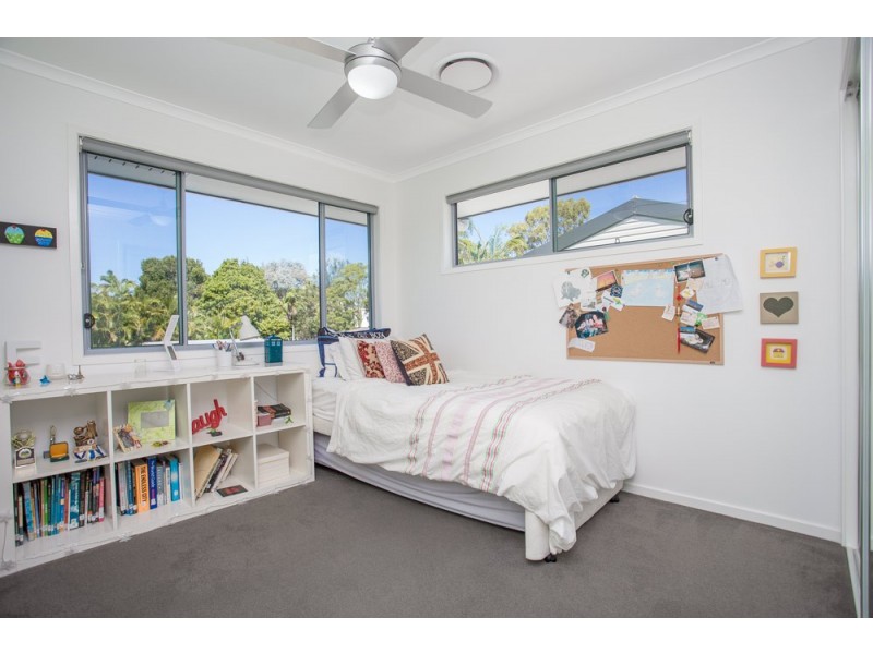 82 Seaville Avenue, Scarborough QLD 4020