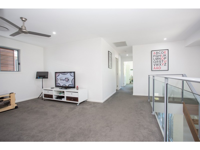 82 Seaville Avenue, Scarborough QLD 4020