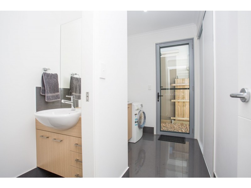 82 Seaville Avenue, Scarborough QLD 4020