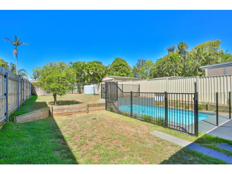 82 Seaville Avenue, Scarborough QLD 4020