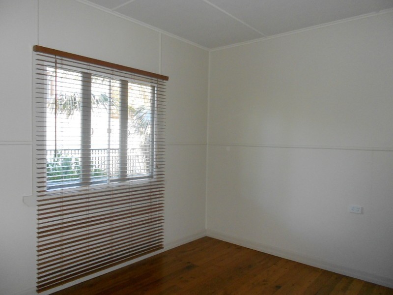 102 King Street, Woody Point QLD 4019