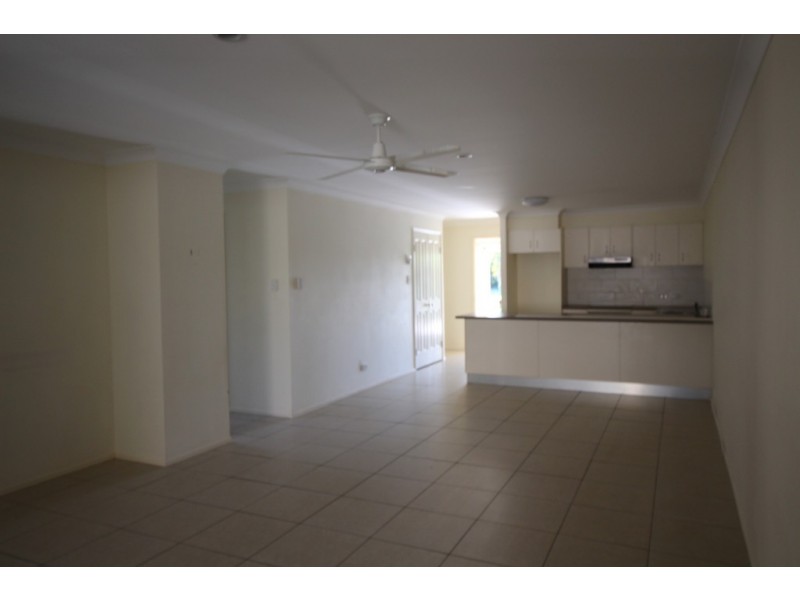 1/12 Cadell Crescent, Rothwell QLD 4022