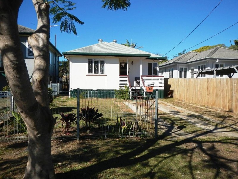 12 Hawthorne Street, Woody Point QLD 4019