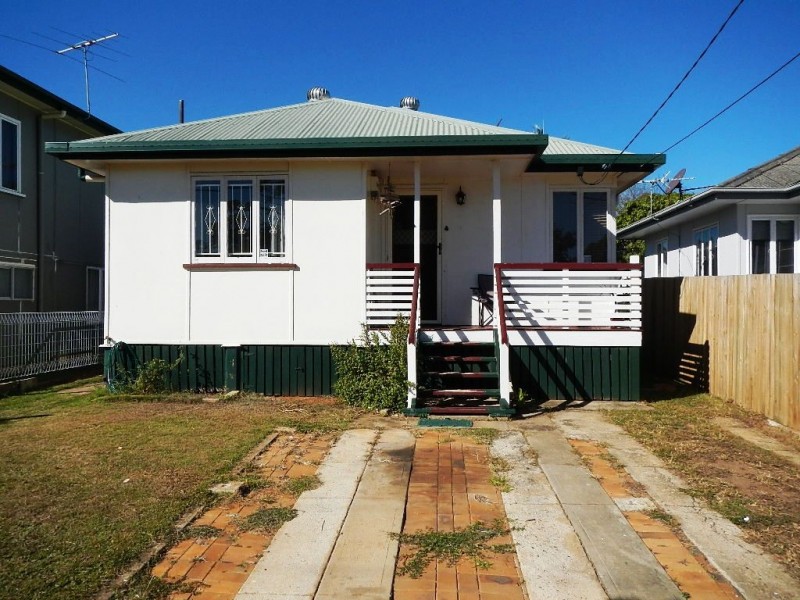 12 Hawthorne Street, Woody Point QLD 4019