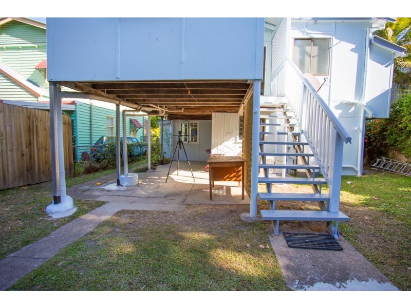 8 Louis Street, Redcliffe QLD 4020