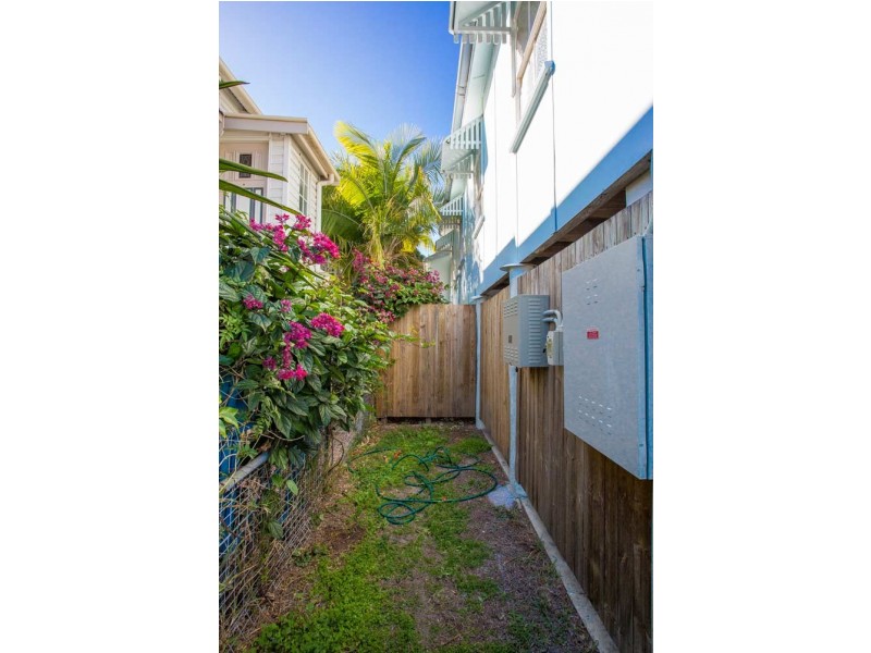 8 Louis Street, Redcliffe QLD 4020