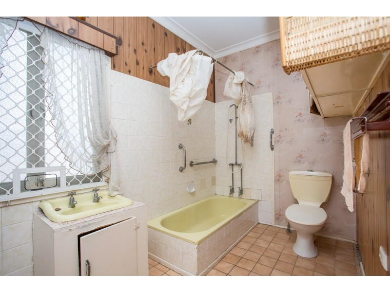 28 Collins Street, Woody Point QLD 4019