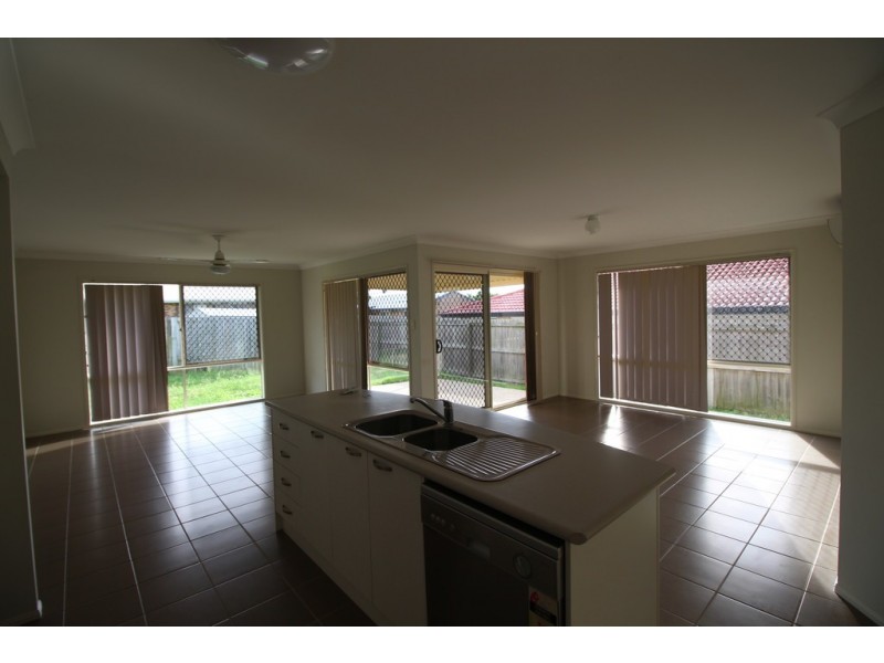 6 Parrey Court, Rothwell QLD 4022