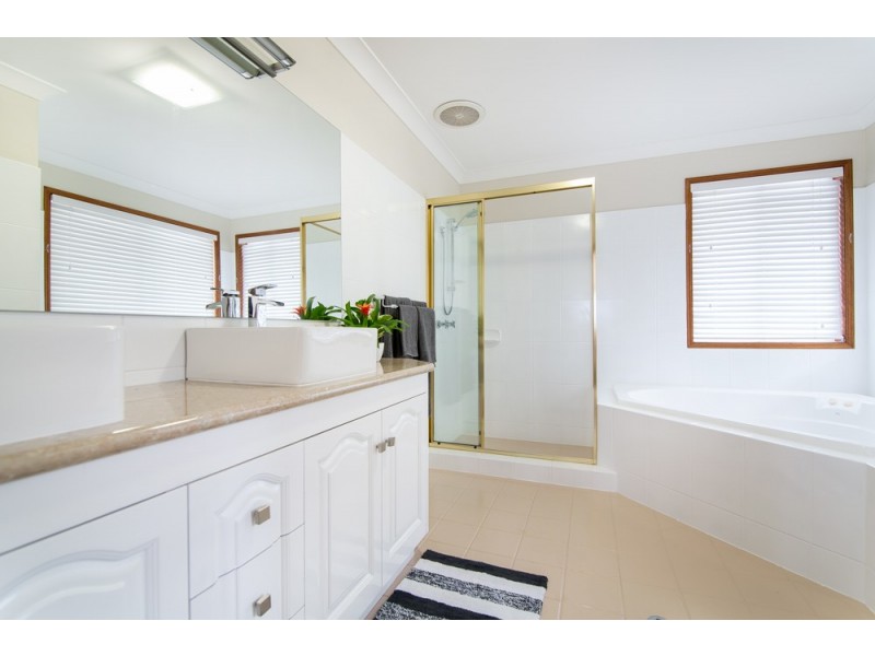 24 Enterprise Court, Newport QLD 4020
