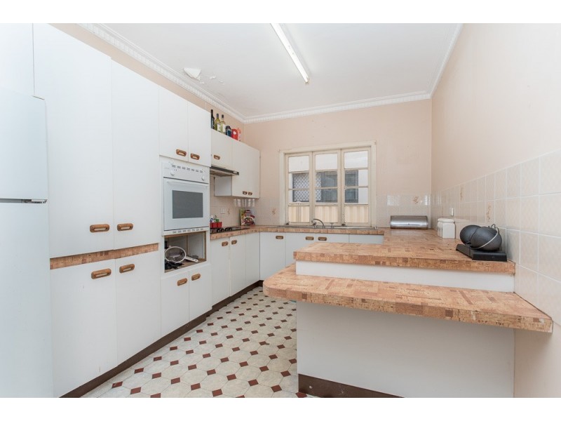 50 Oyster Point Esplanade, Scarborough QLD 4020