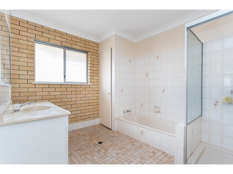 50 Oyster Point Esplanade, Scarborough QLD 4020