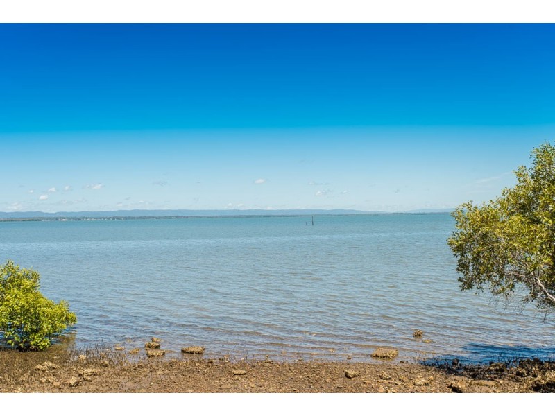 50 Oyster Point Esplanade, Scarborough QLD 4020