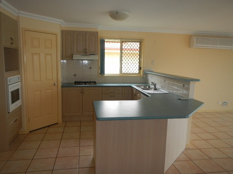 10 Cambria Court, Newport QLD 4020