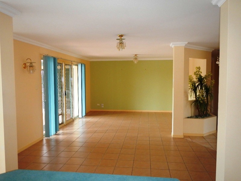 10 Cambria Court, Newport QLD 4020