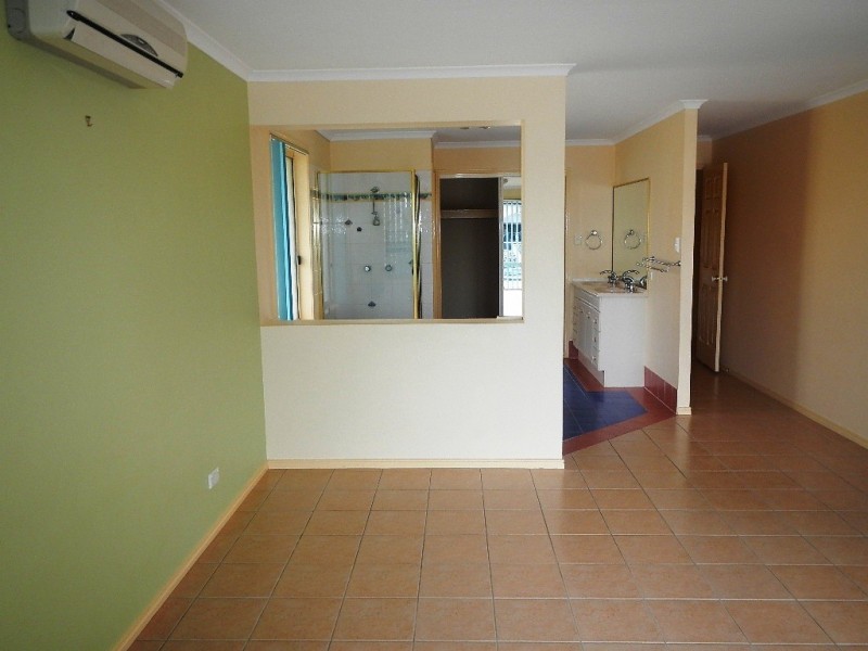 10 Cambria Court, Newport QLD 4020