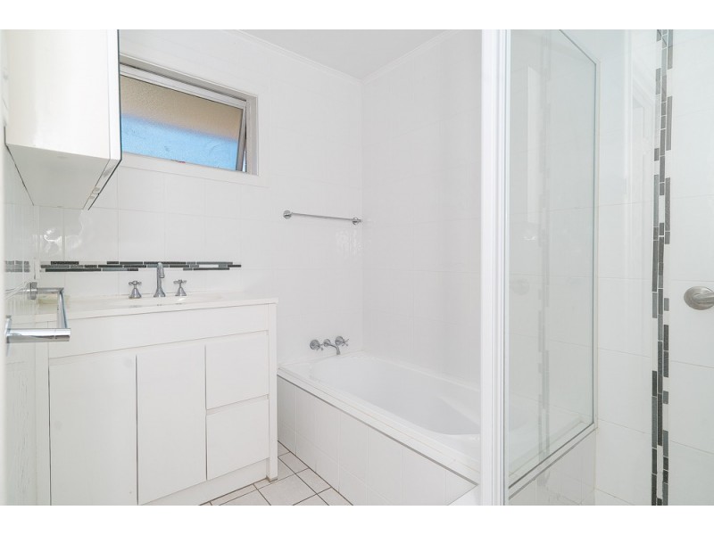 2 McCulloch Avenue, Margate QLD 4019