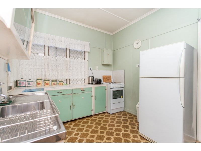 75 King Street, Woody Point QLD 4019