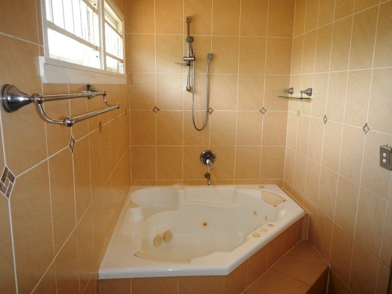 34 Brighton Street, Woody Point QLD 4019