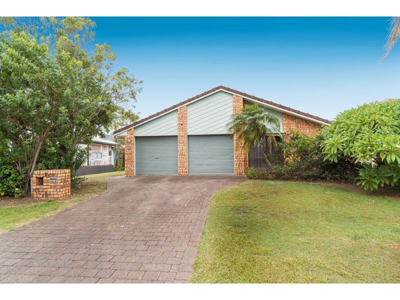 8 Newport Drive, Newport QLD 4020