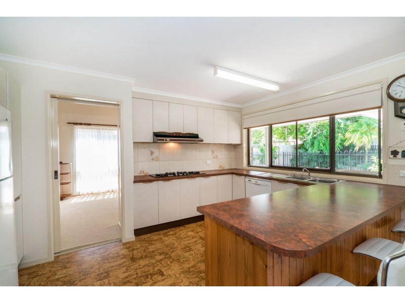 8 Newport Drive, Newport QLD 4020