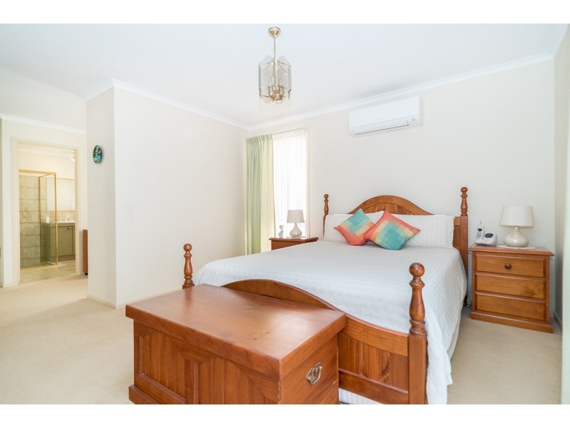 8 Newport Drive, Newport QLD 4020