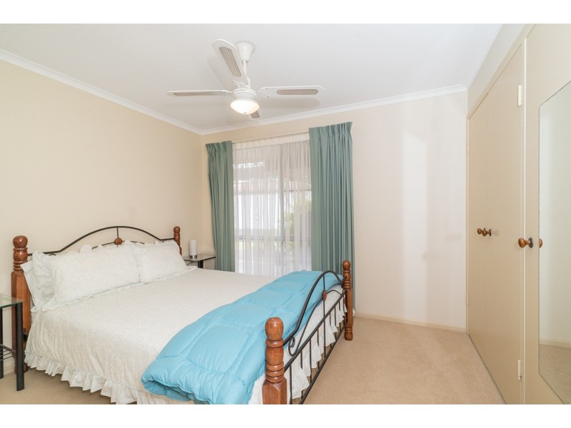 8 Newport Drive, Newport QLD 4020