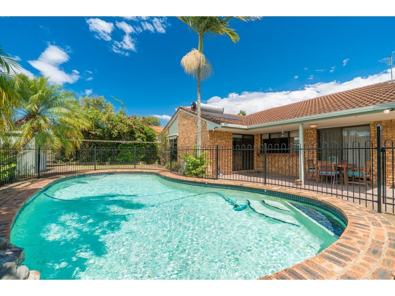 8 Newport Drive, Newport QLD 4020
