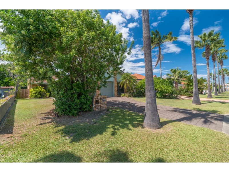 8 Newport Drive, Newport QLD 4020