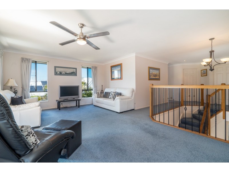 9 Volunteer Street, Newport QLD 4020