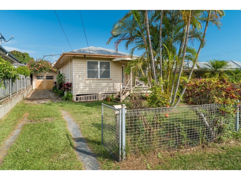 7 Landsborough Avenue, Scarborough QLD 4020