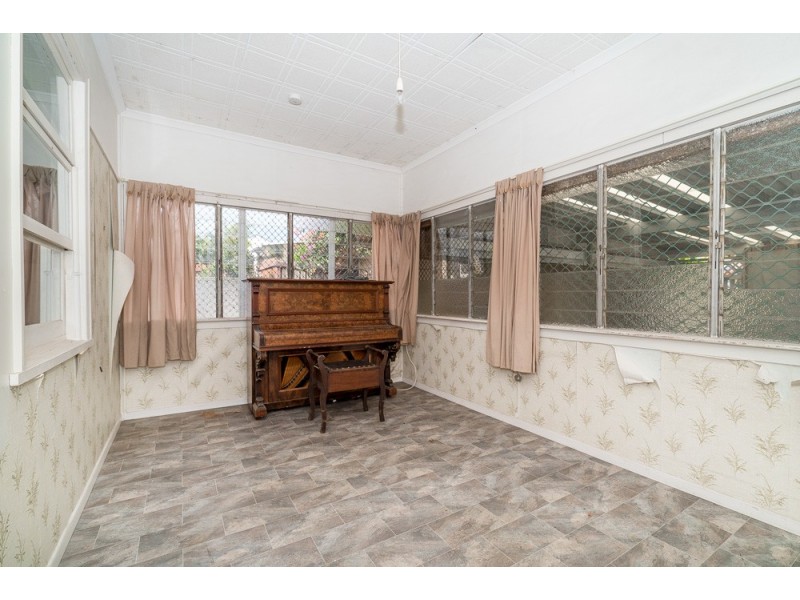 7 Landsborough Avenue, Scarborough QLD 4020