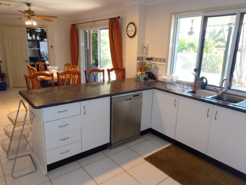 3 Rainbow Court, Newport QLD 4020