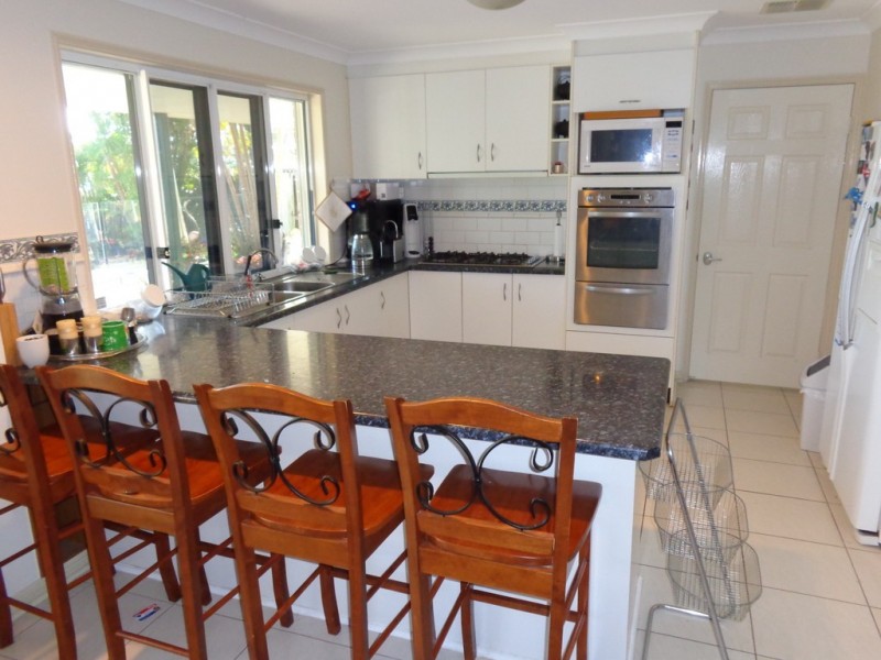 3 Rainbow Court, Newport QLD 4020